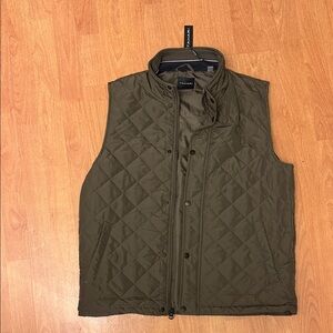 Tahari Men's Quilted Green Vest